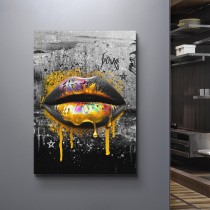 Lippen mit goldenen Graffiti